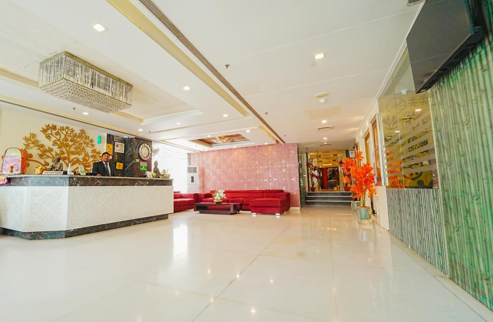 Hotel Atulyaa Taj 4*