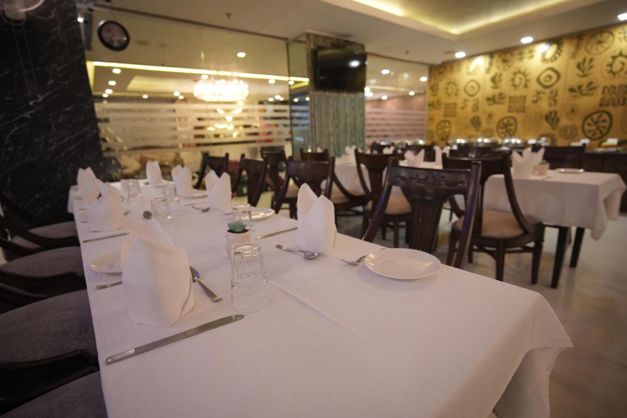 Hotel Atulyaa Taj 4*