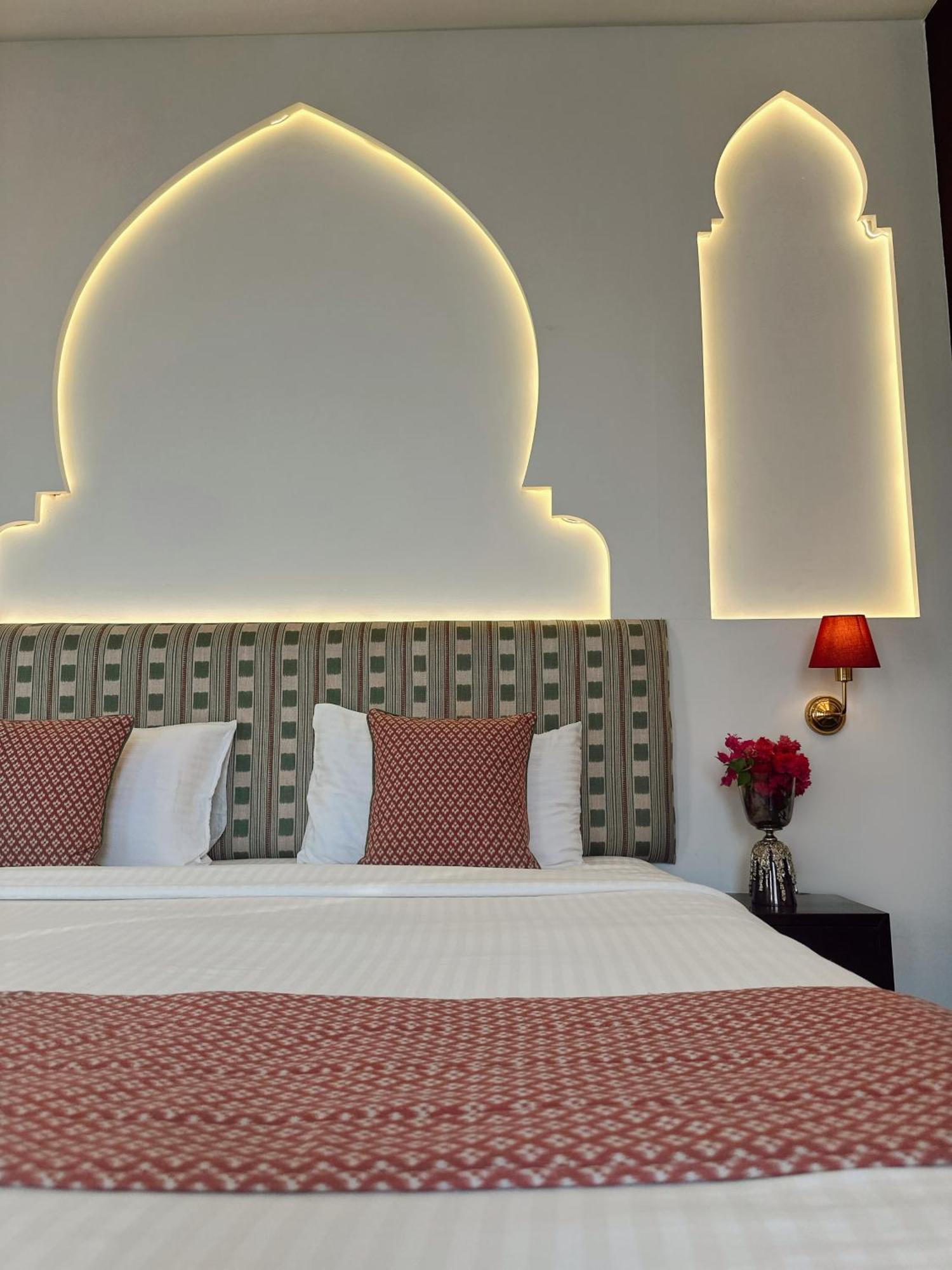 Atulyaa Taj Hotel 4*